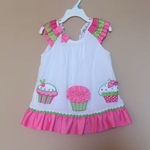 RARE EDITIONS sleeveless top w/cupcakes - Size 4